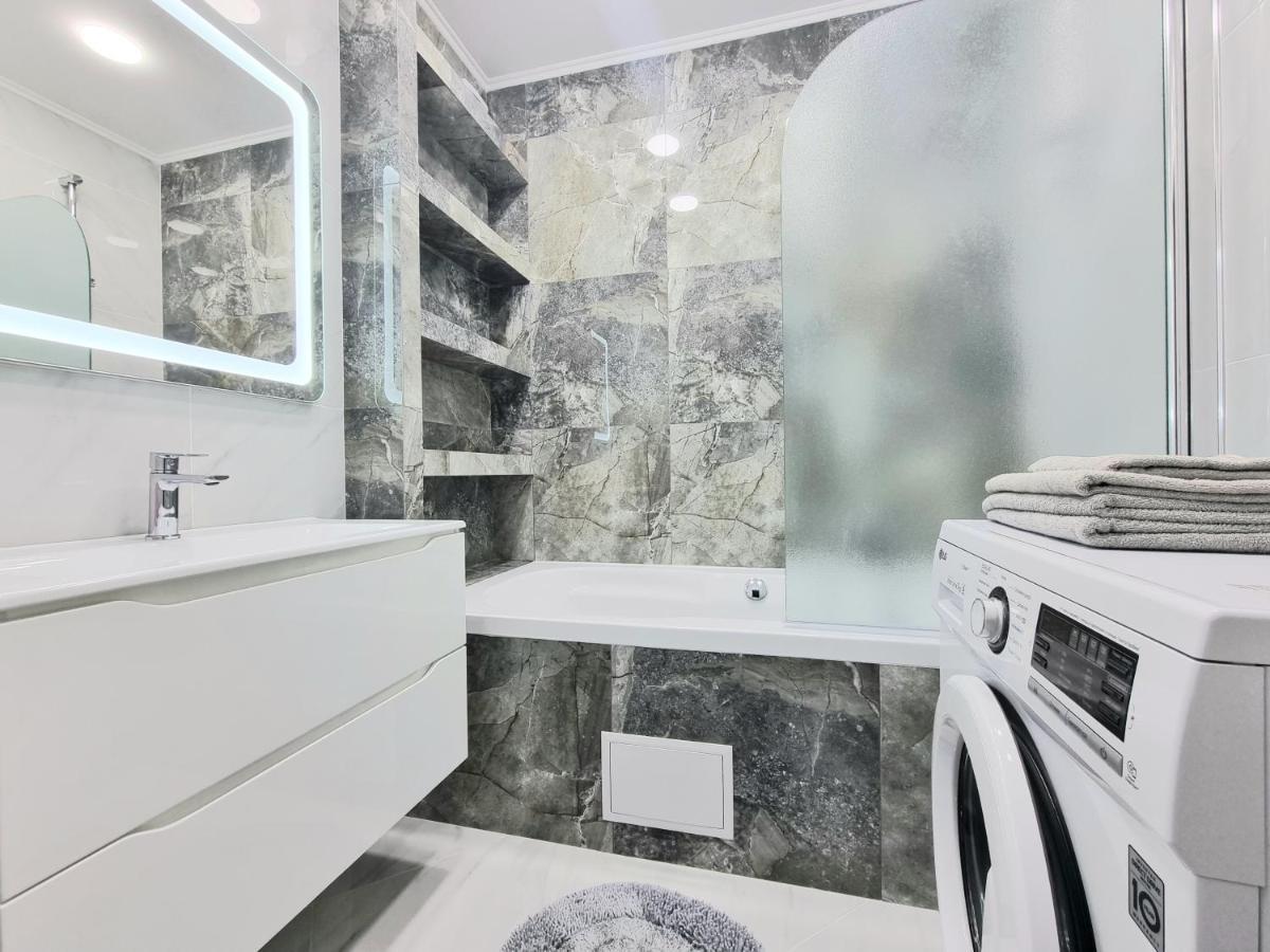 Center, Albisoara Str., 1Bedroom And Living With Balcony Kişinev Dış mekan fotoğraf