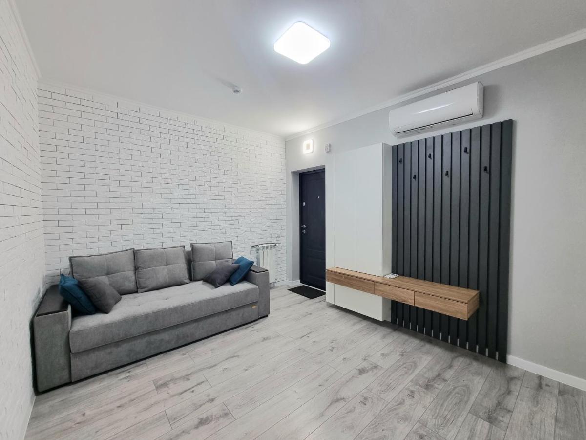 Center, Albisoara Str., 1Bedroom And Living With Balcony Kişinev Dış mekan fotoğraf